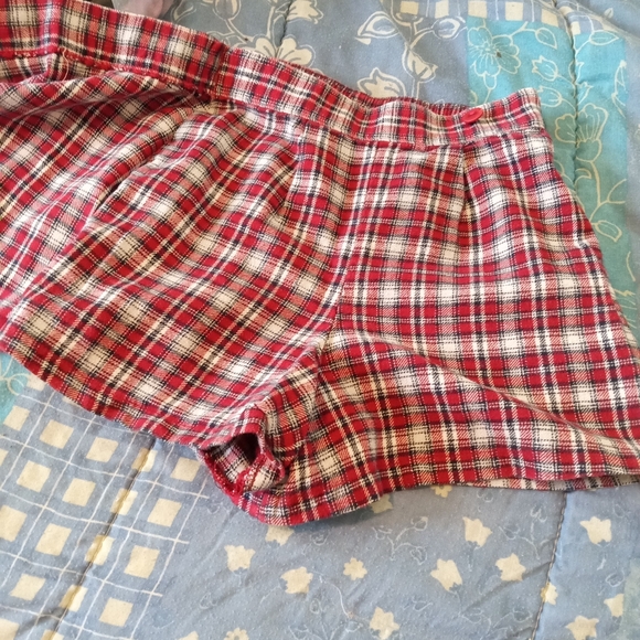 3/$15 Plaid skort - Picture 2 of 4